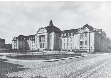 Der Schweriner Justizgebäude, um 1930. Landeshauptarchiv Schwerin.